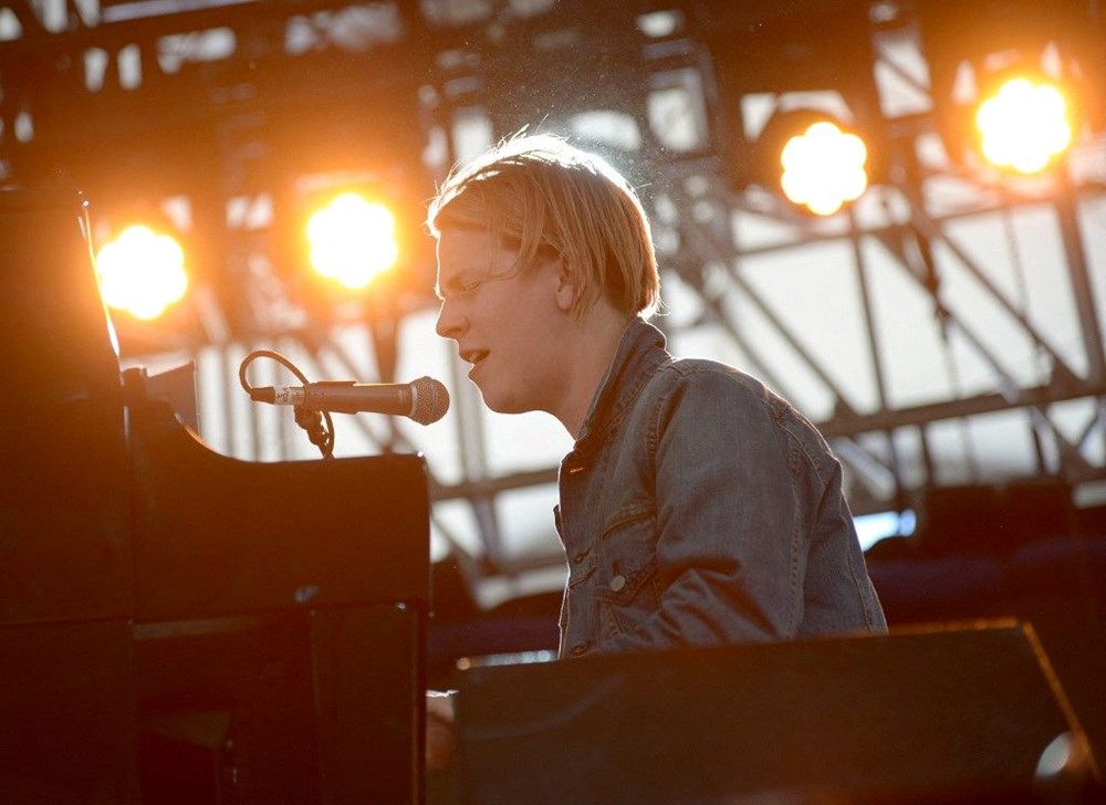 Another Love şarkısıyla tanınan Tom Odell'in Türkiye'den çöp konteyneri paylaşması gündem oldu - 2