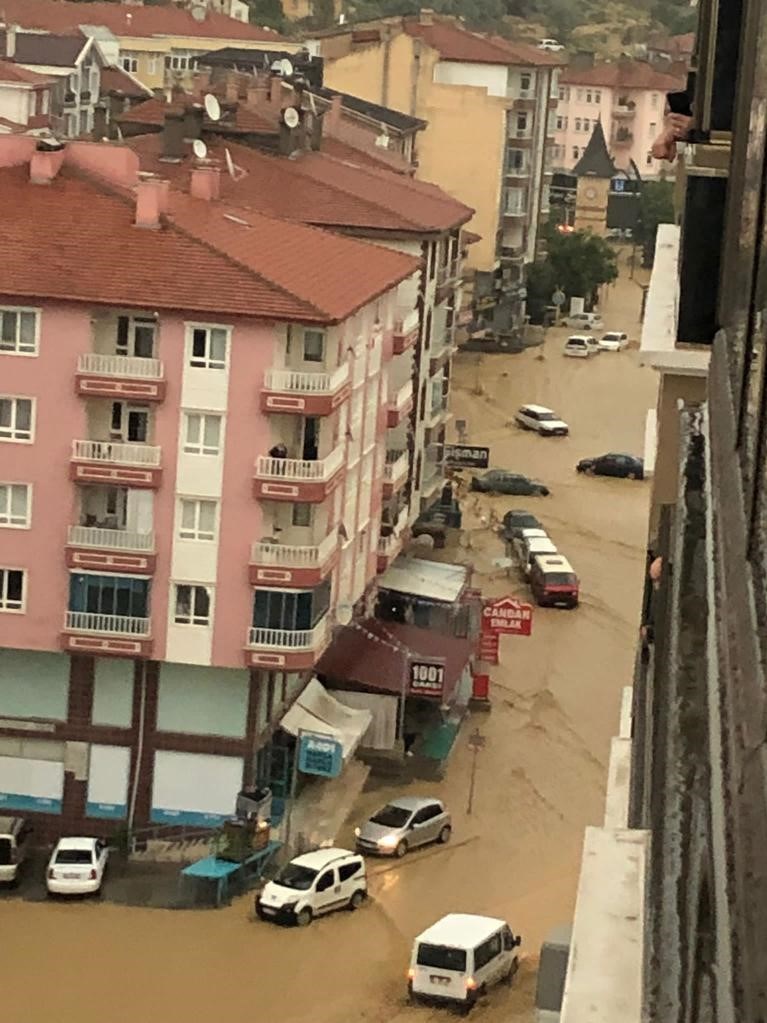 Ankara'nın Akyurt Ilçesinde Sel: 2 Kişi Hayatını Kaybetti - Son Dakika ...