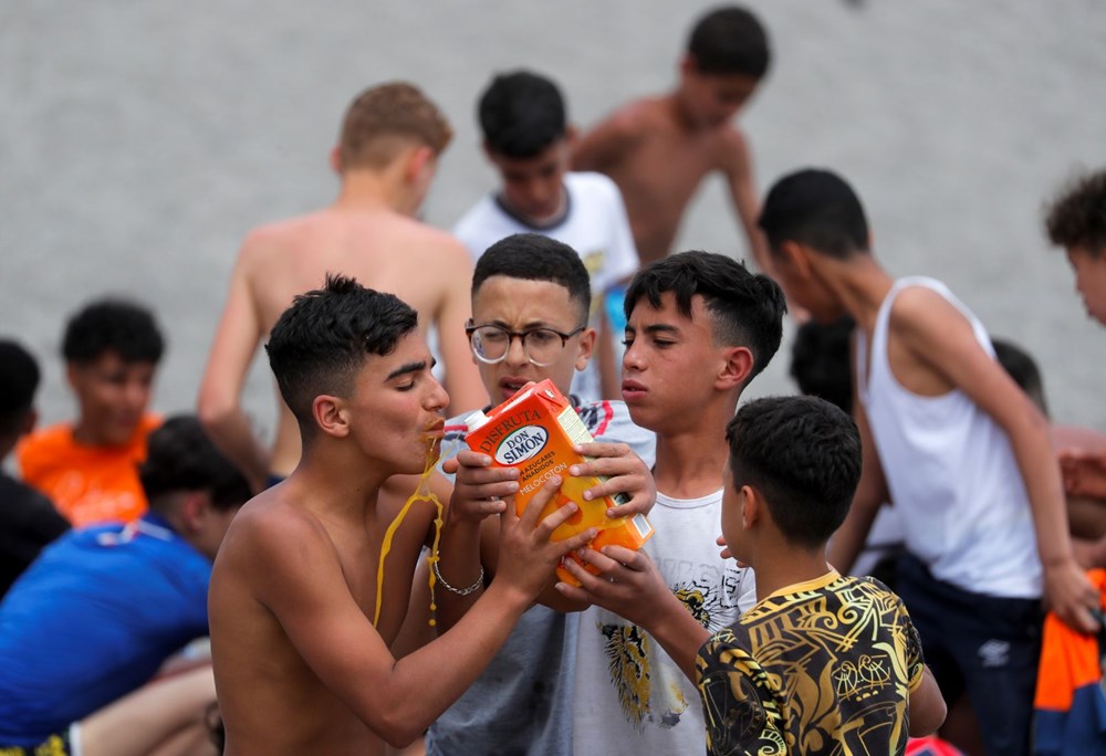 Fas'tan İspanya'ya uzanan göçmen dramı: 6 bini aşkın kişi yüzerek ya da şişme botlarla yolculuk yaptı - 12