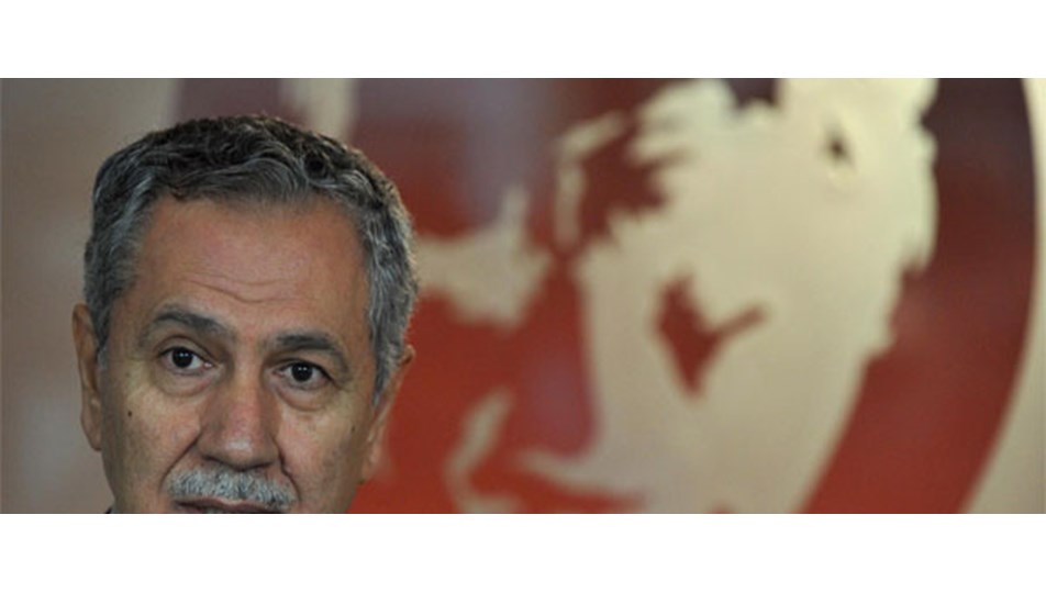 Arınç: CHP'nin gözü askerde, kulağı başsavcıda