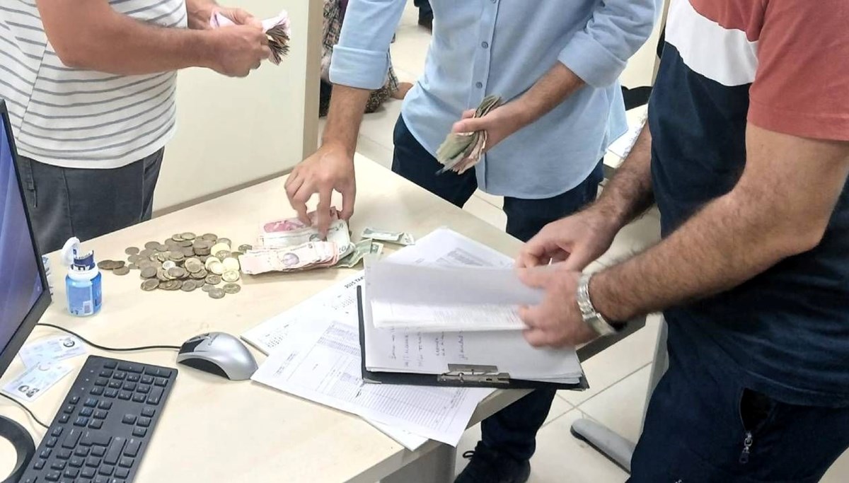 Dilencilerin üzerinden çıktı