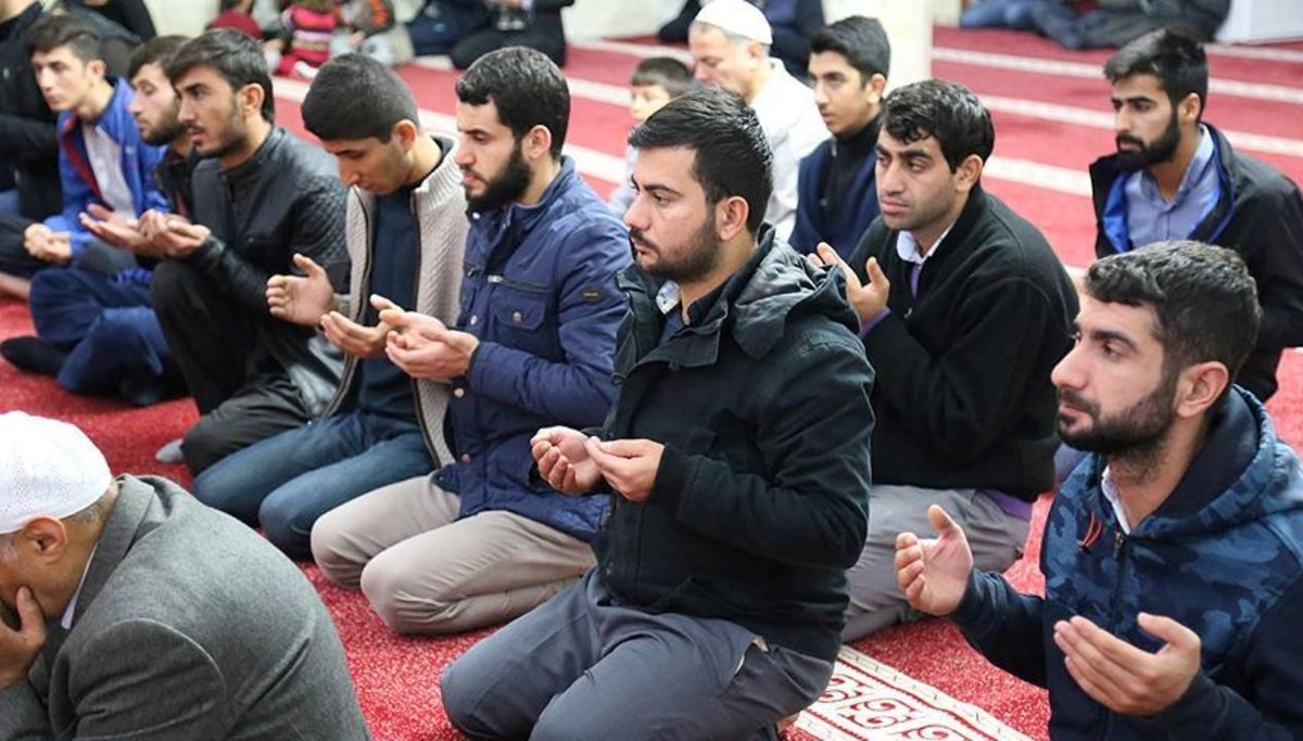 Tesbih namazı nasıl kılınır, kaç rekat? İşte tesbih namazı kılınışı