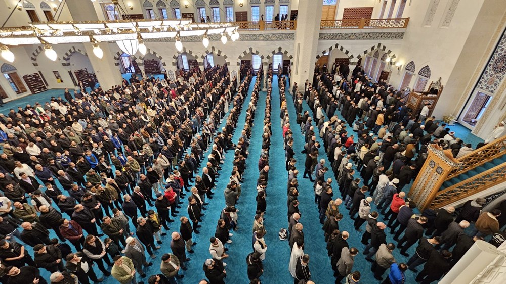 Camilerde bayram namazı coşkusu - 11