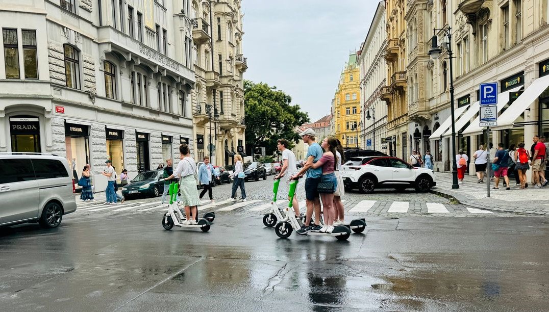 Prag, elektrikli scooterları yasaklıyor