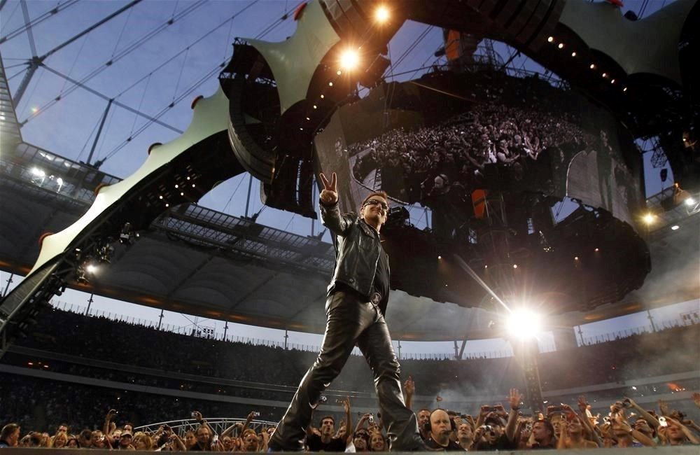 U2 solisti Bono üvey bir erkek kardeşi olduğunu söyledi - 3
