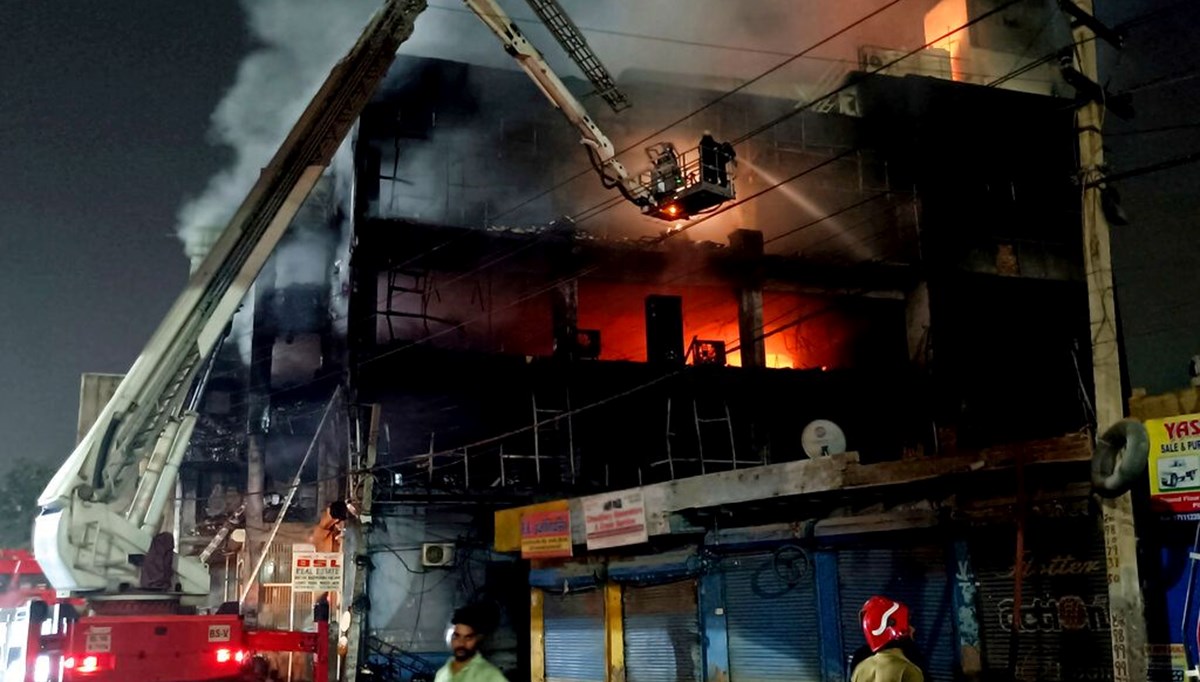Hindistan’da yangın faciası: 27 kişi öldü