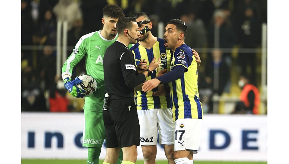 Fenerbahçe'den devre arası paylaşımıyla hakeme tepki