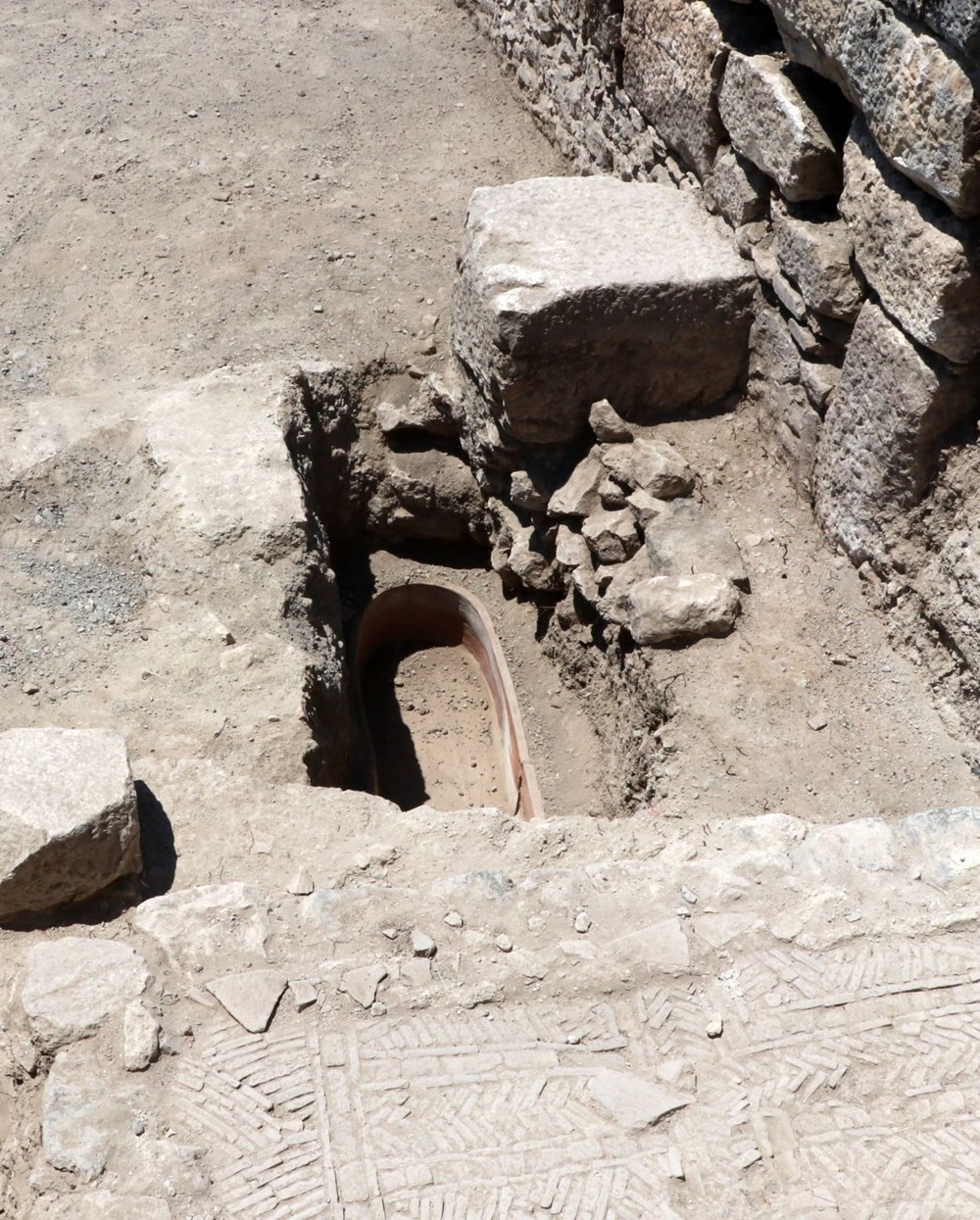 Kibyra'da ilk defa bazilikal planlı kilise bulundu - 8 Kibyra'da ilk defa bazilikal planlı kilise bulundu - 8