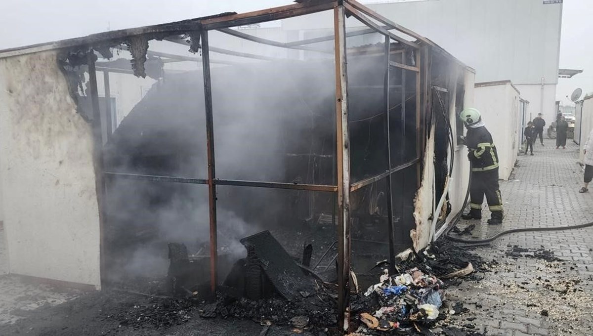 Hatay’da konteyner yangını Hatay’da konteyner yangını