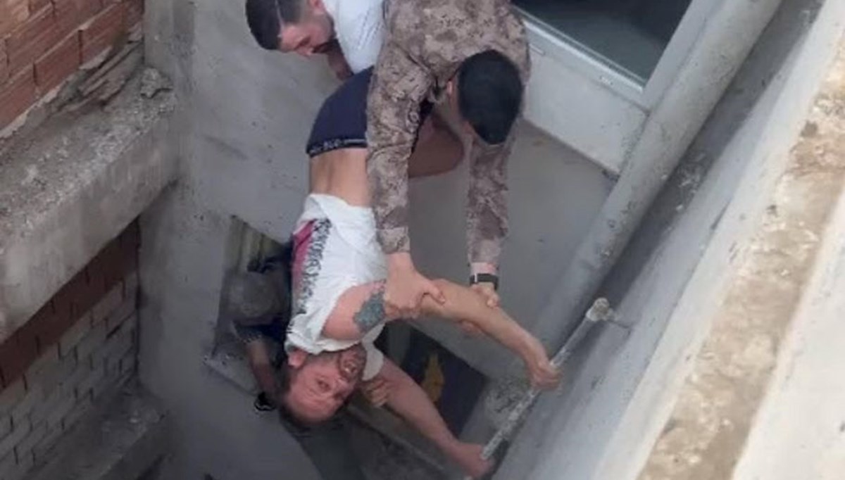 İzmir’de 3 saat süren rehine krizi İzmir’de 3 saat süren rehine krizi