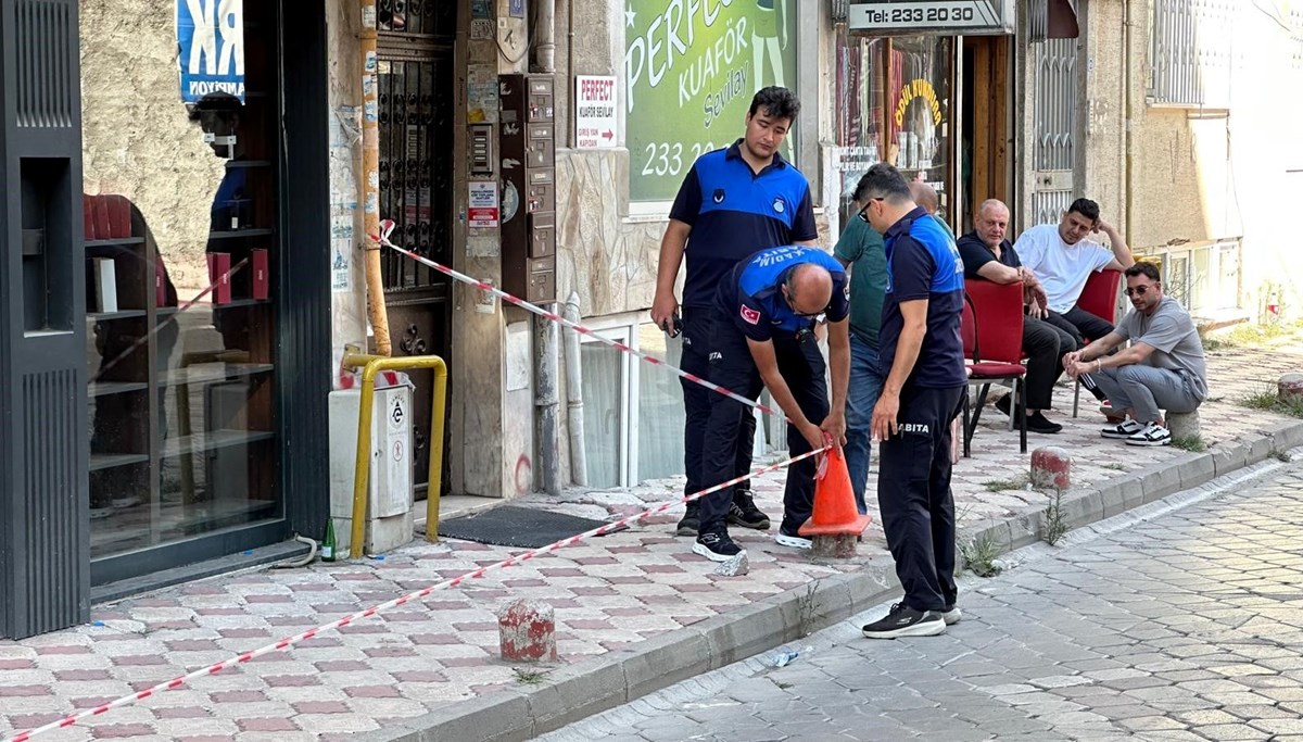 Balkondan düşen sıva parçaları korkuttu