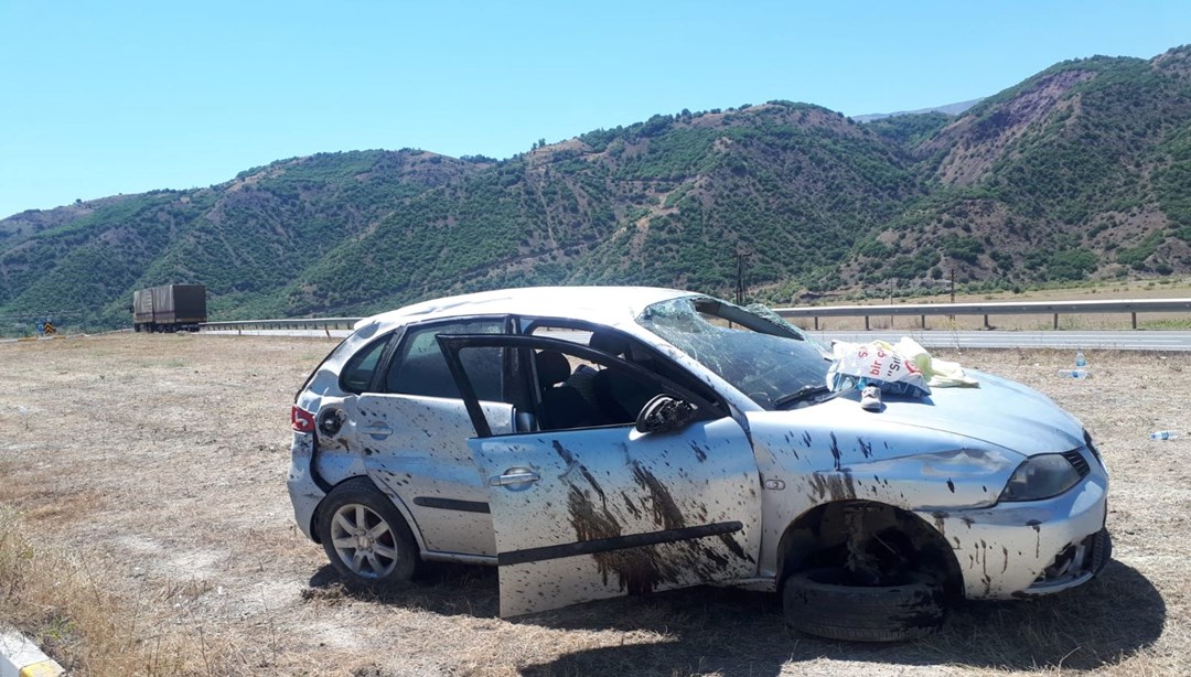 Erzincan’da devrilen otomobildeki 4 kişi yaralandı