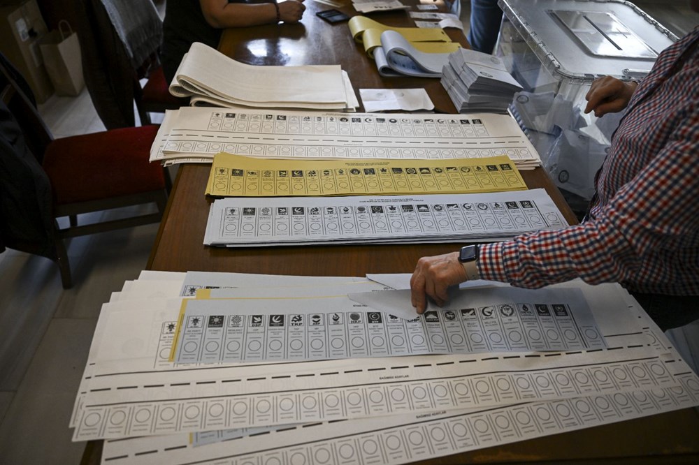 تركيا اليوم من فاز في المدن الكبرى؟ فاز حزب الشعب الجمهوري بـ 14 مقعدًا، بينما فاز حزب العدالة والتنمية بـ 12 من فاز في المدن الكبرى؟ فاز حزب الشعب الجمهوري بـ 14 مقعدًا، وفاز حزب العدالة والتنمية بـ 12 مدينة حضرية - 27