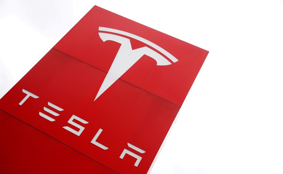 Tesla'nın piyasa değeri 1 trilyon doları aştı - 1