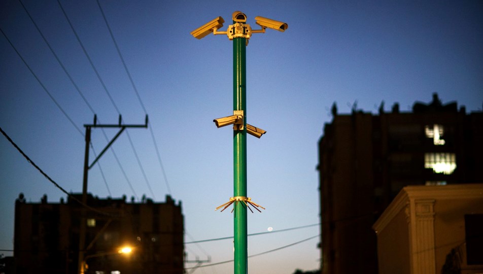 İsrail'den uyarı: Evinizdeki kameraları kapatın İran izliyor!