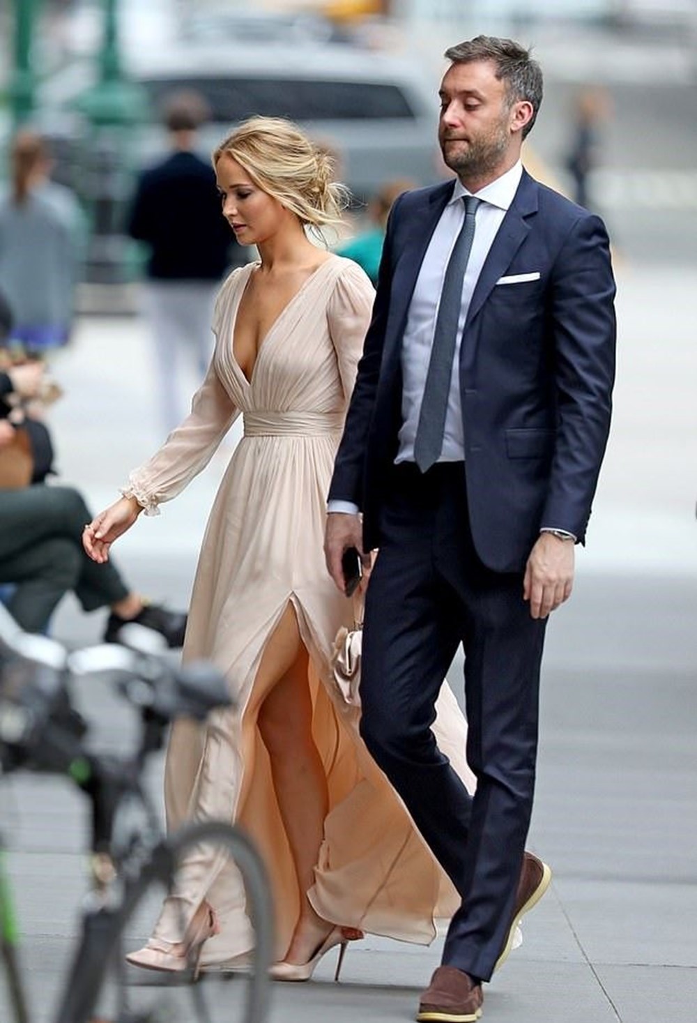 Jennifer Lawrence'tan gecikmeli nişan kutlaması - 1