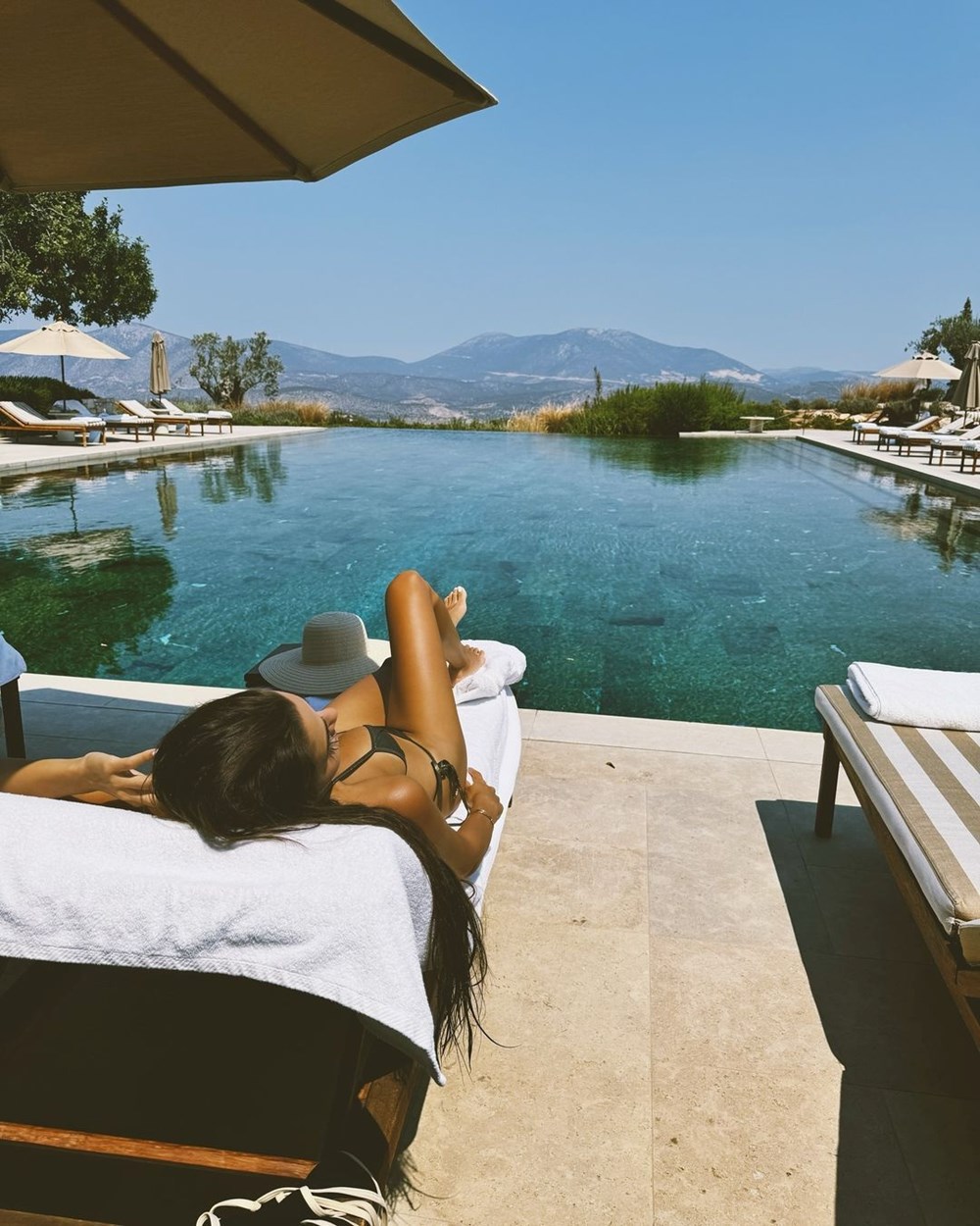 Tatil için Atina'ya giden Hande Erçel'den yeni kareler - 6