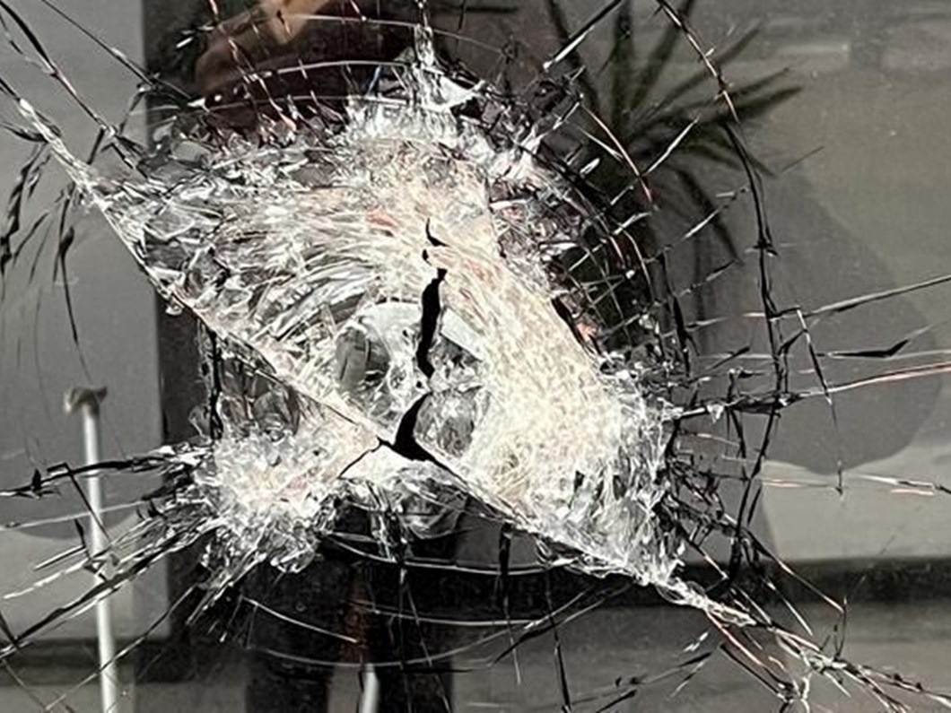 AK Parti Beylikdüzü İlçe Başkanlığı'na taşlı saldırı - Son Dakika Türkiye Haberleri | NTV Haber