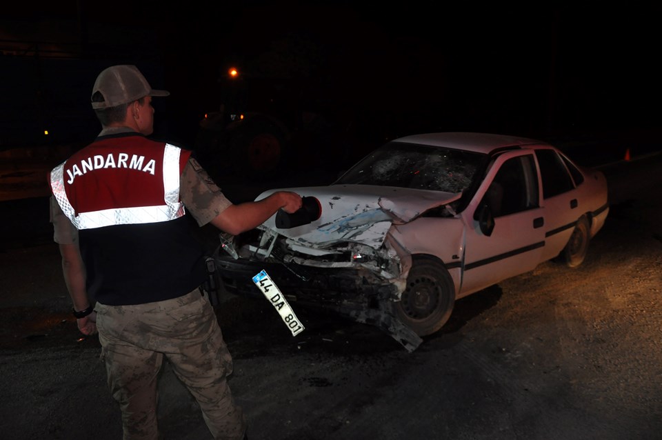 Askeri araç ile otomobil çarpıştı: 4’ü asker 7 yaralı - 1