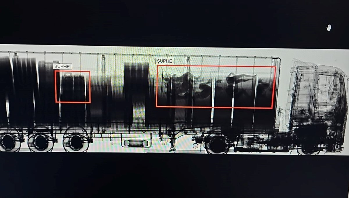 X-ray taramasında ortaya çıktı: TIR’daki yükün arasında 8 göçmen