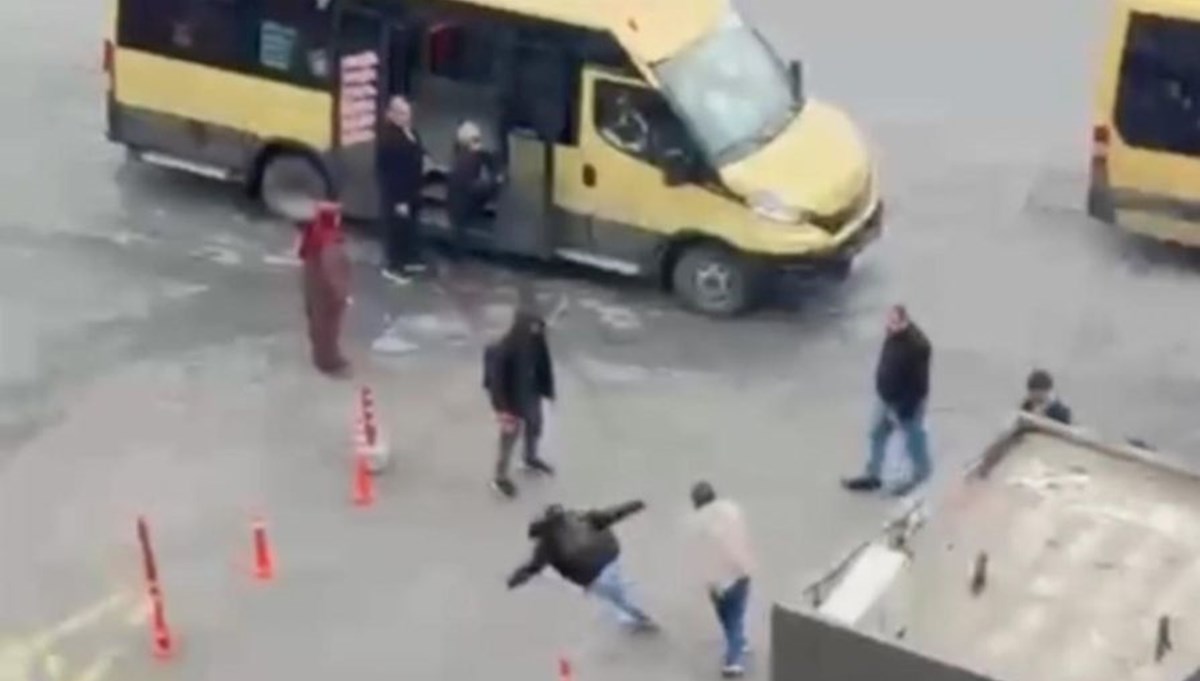 İstanbul'da minibüs şoförü para vermeyen yolcuyu dövdü İstanbul'da minibüs şoförü para vermeyen yolcuyu dövdü