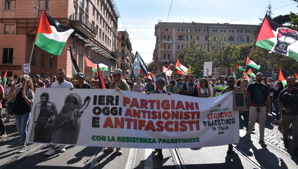 İtalya'da binlerce kişi İsrail'i protesto etti