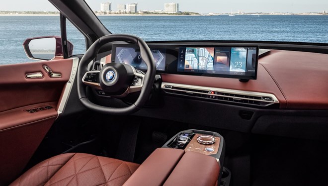 BMW, yeni nesil iDrive' tantt
