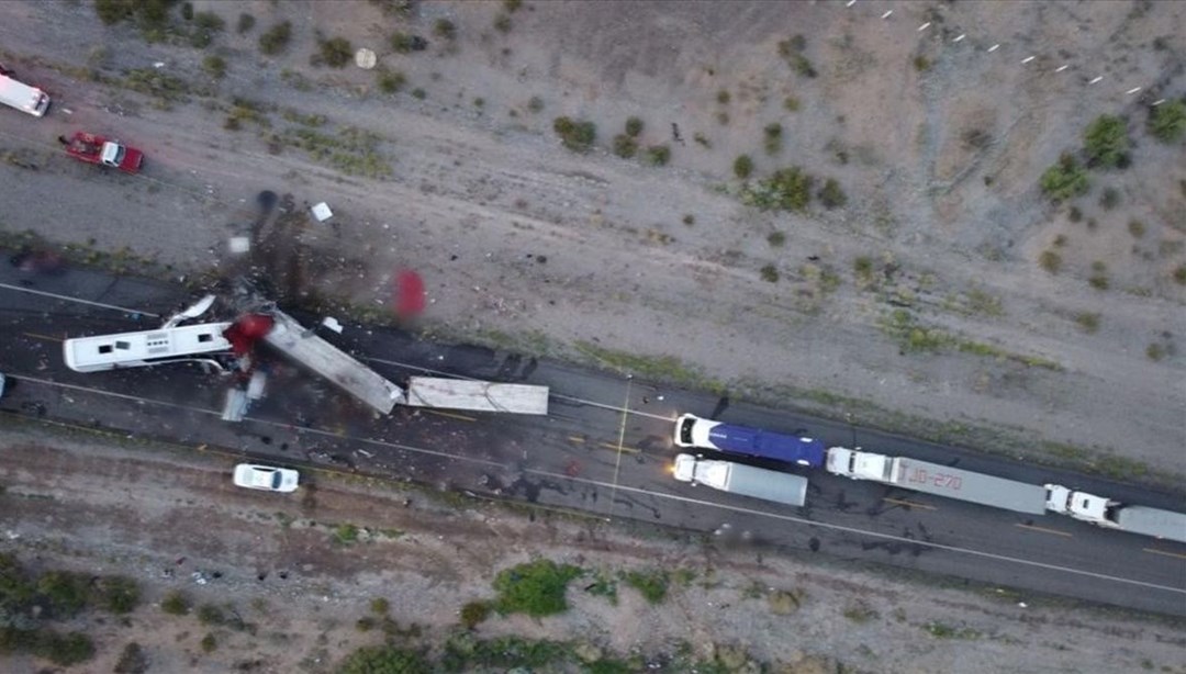 Meksika’da yolcu otobüsü TIR’la çarpıştı: 16 ölü, 22 yaralı Meksika’da yolcu otobüsü TIR’la çarpıştı: 16 ölü, 22 yaralı