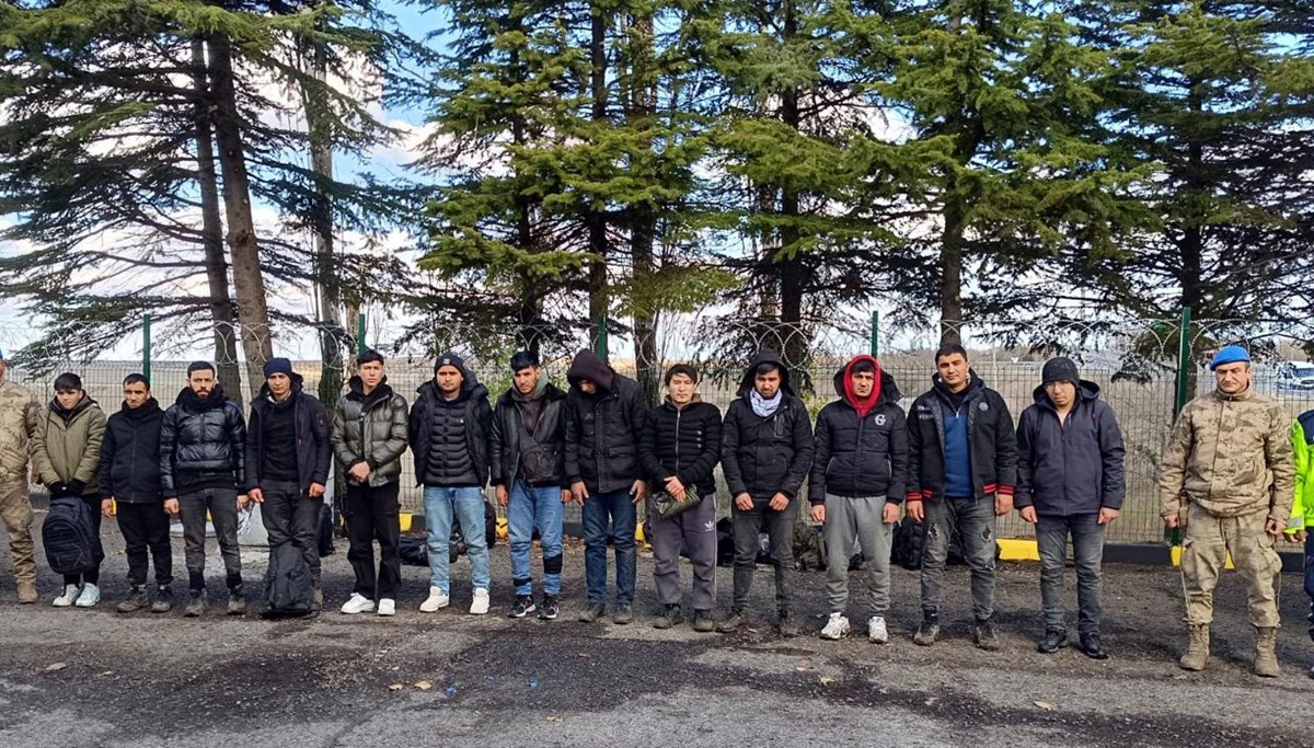 Tekirdağ'da 12 kaçak göçmen yakalandı