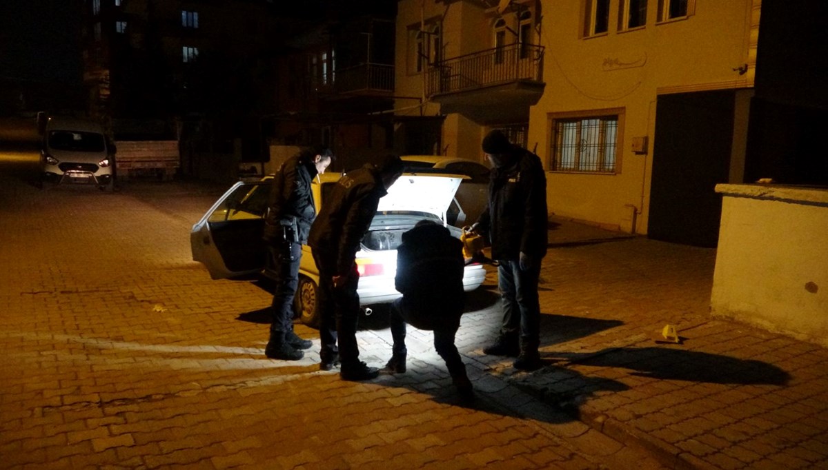 Tabancayla sırtından vurulan şahıs yaralı halde 70 kilometre araç kullandı Tabancayla sırtından vurulan şahıs yaralı halde 70 kilometre araç kullandı