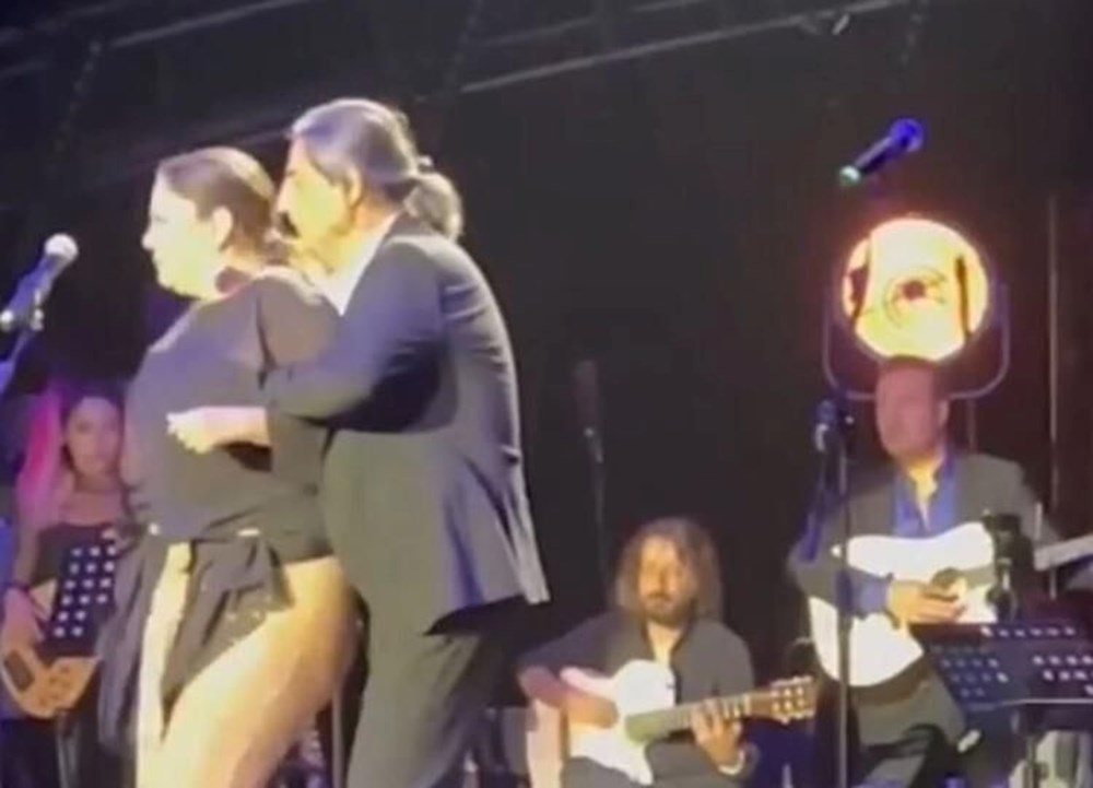 İzel korkuttu: Konserde bir anda yere yığıldı - 3