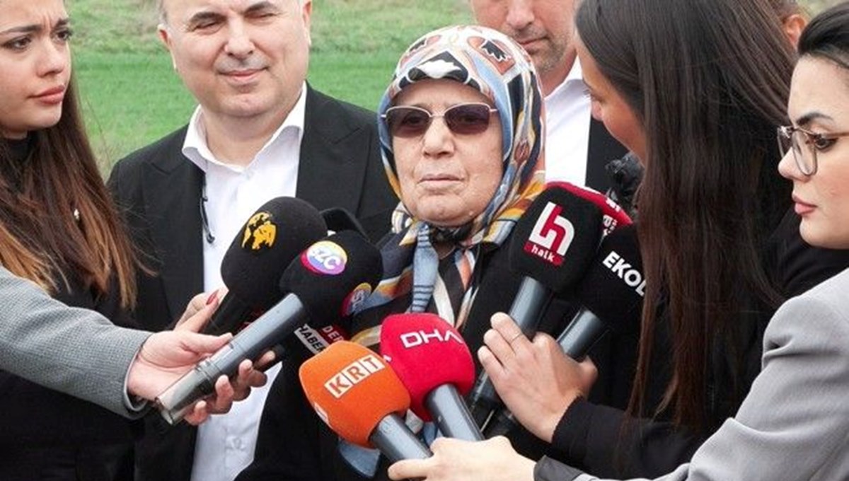 Ekrem İmamoğlu’nu annesi ziyaret etti