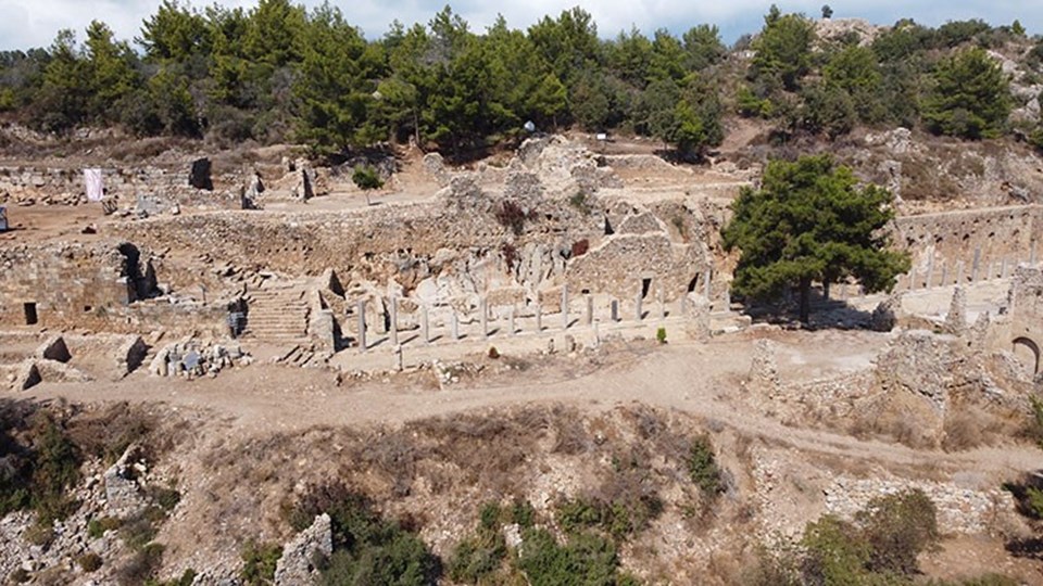 Syedra Antik Kenti'nin 2 bin yıllık sütunları ayağa kaldırıldı - 2