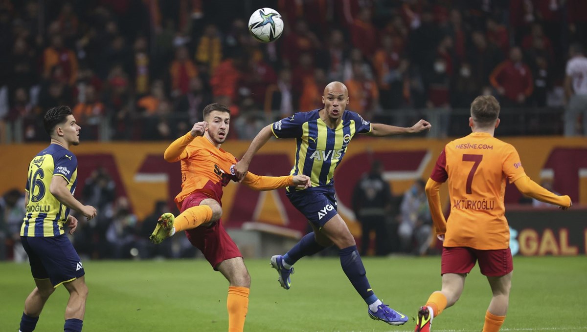 Süper Lig'de derbi heyecanı: Galatasaray-Fenerbahçe