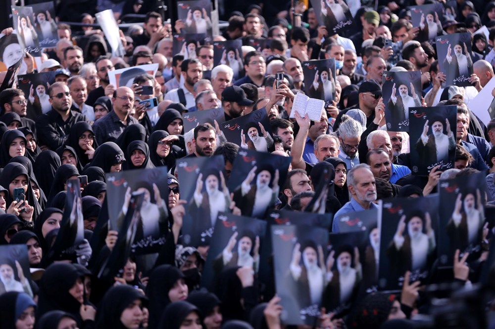 İran Reisi'nin yasını tutuyor - 23