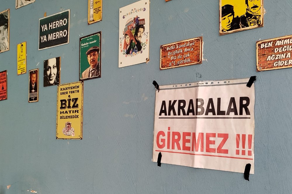 Bedavacı akrabalarından sıkıldı, duvara yazı yazdı: "Akrabalar giremez" pankartını gördüler yine geldiler - 3