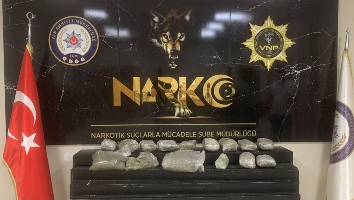 Van'da 10 kilo 120 gram skunk ele geçirildi Van'da 10 kilo 120 gram skunk ele geçirildi