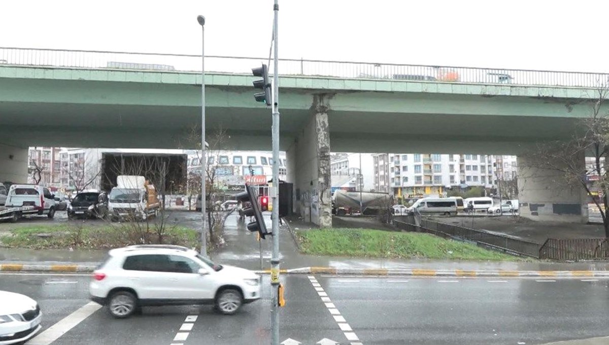 Esenyurt'ta köprü tehlike saçıyor Esenyurt'ta köprü tehlike saçıyor