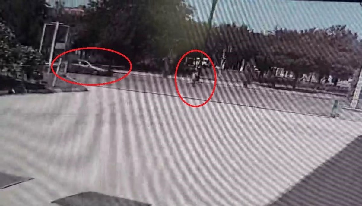 Yolun karşısına geçmek isteyen çocuğa otomobil çarptı Yolun karşısına geçmek isteyen çocuğa otomobil çarptı