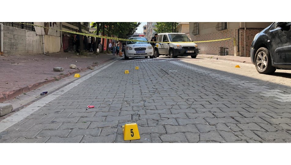 Tartıştığı komşusunu sokak ortasında vurdu