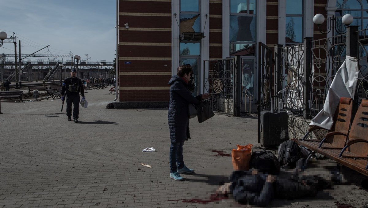 Rusya Ukrayna'da Kramatorsk tren garını vurdu: Olay yerinden fotoğraflar Rusya Ukrayna'da Kramatorsk tren garını vurdu: Olay yerinden fotoğraflar