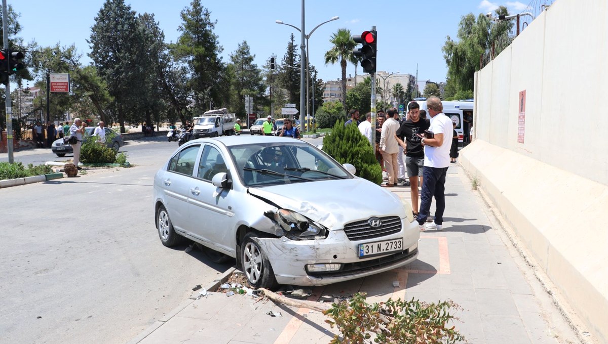 Sürücüsüz at arabası şehri birbirine kattı: 4 yaralı