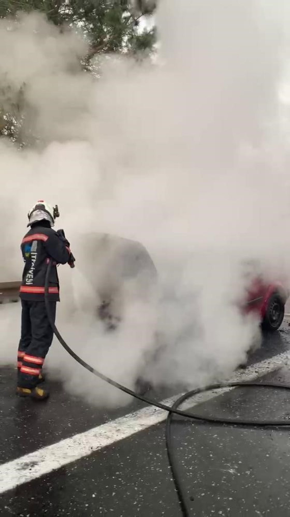 Anadolu Otoyolu’nda seyir halindeki araçta yangın - 1