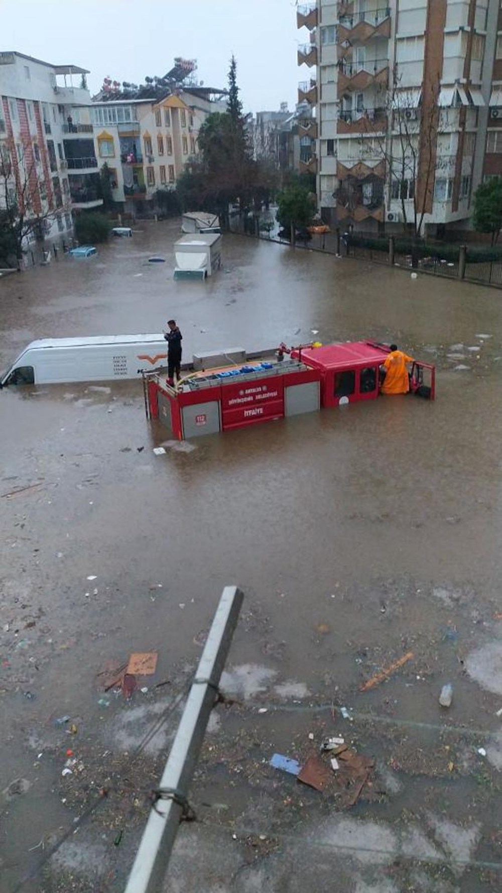 Antalya'da sel ve su baskını: 5 ilçede eğitime ara verildi - 13