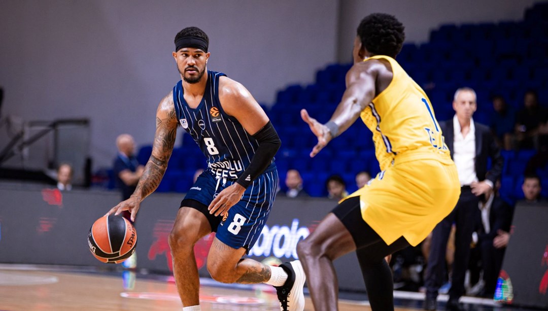 Anadolu Efes, EuroLeague'e galibiyetle başladı