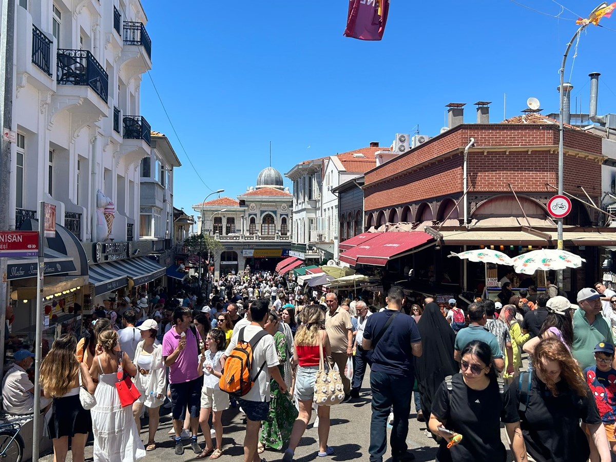 İstanbullular kendilerini dışarı attı: Sahil hattı kilit!