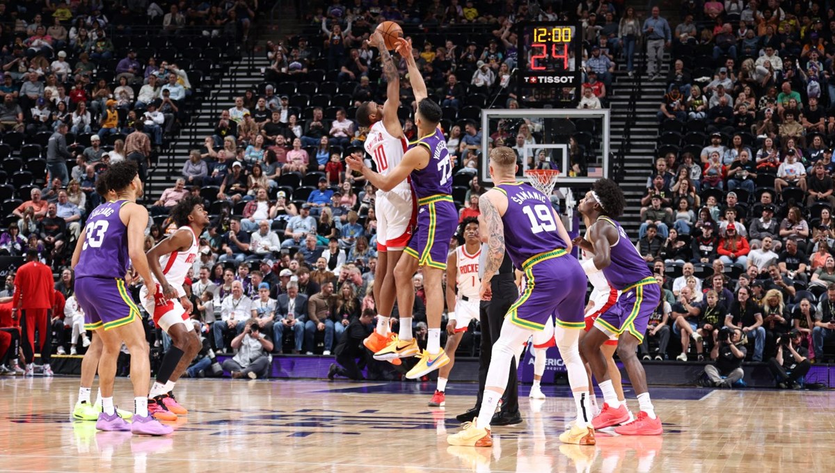 NBA'de Ömer Faruk'un takımı Jazz, sahasında Rockets'ı devirdi NBA'de Ömer Faruk'un takımı Jazz, sahasında Rockets'ı devirdi