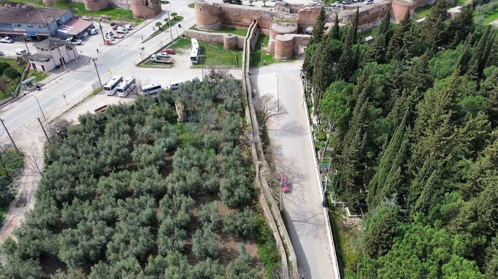 Osmanlı devrine ilişkin mezar taşı bulundu: Su yolunu ziyaret eden turistler fark etti 76 QqCKXLM3NEGNuvi80Srfug