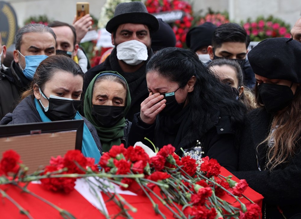 Usta oyuncu Fatma Girik son yolculuğuna uğurlandı - 12
