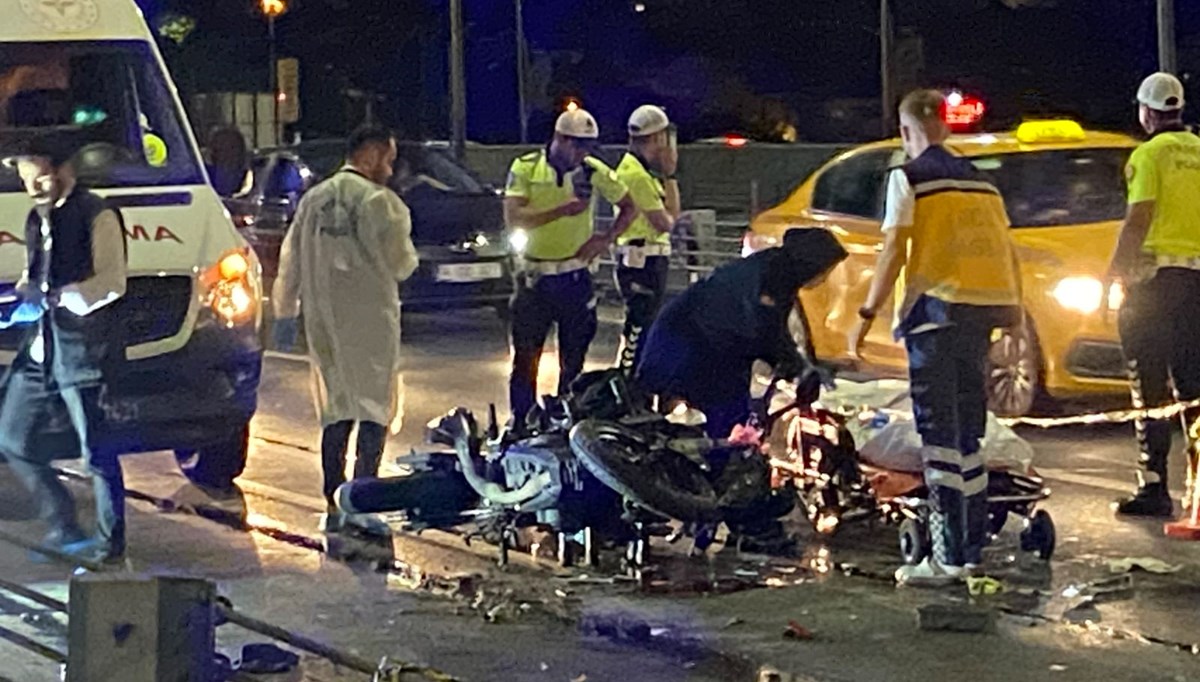 Haliç Köprüsü’nde feci kaza: Motosiklet, yol temizleme aracına çarptı, 1 kişi hayatını kaybetti Haliç Köprüsü’nde feci kaza: Motosiklet, yol temizleme aracına çarptı, 1 kişi hayatını kaybetti
